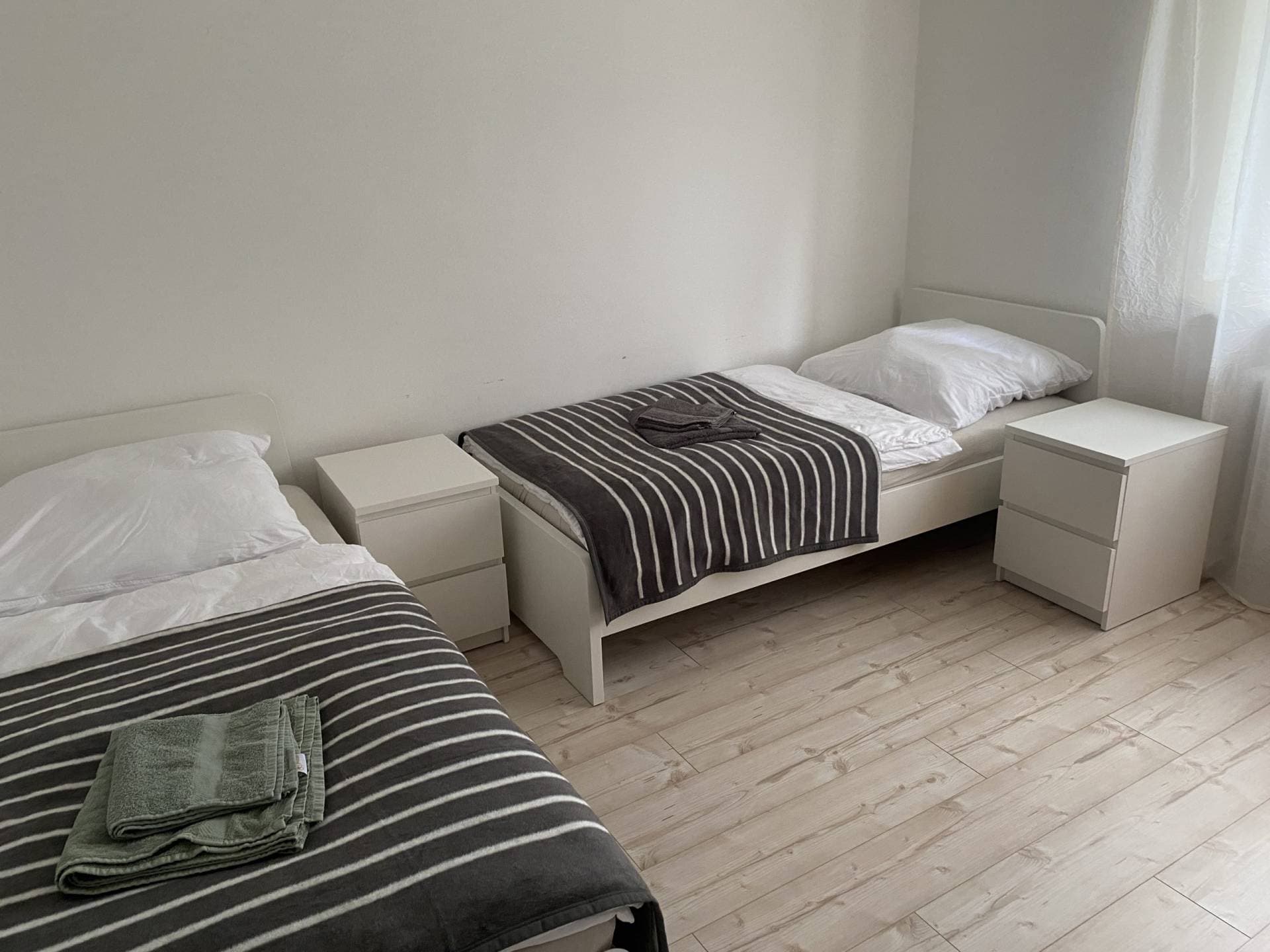 Schlafzimmer mit zwei Einzelbetten im Monteurzimmer Herford Schwarzenmoor